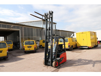 Electric forklift LINDE E12