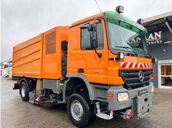 Road sweeper Mercedes-Benz 2032 Actros 4x4 Bucher STKF 9500  orig 53 TKM: picture 1