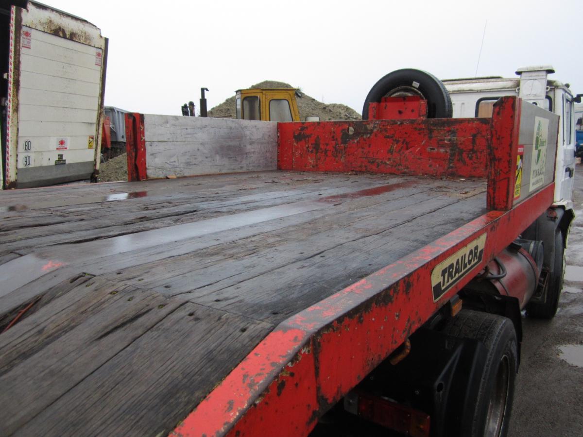 Low loader semi-trailer Trailor