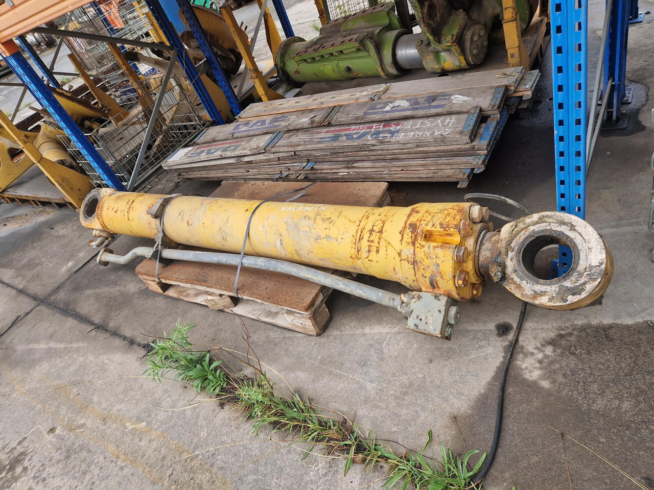 Hydraulic cylinder BOTELLA DE BALANCIN DE LIEBHERR R964B