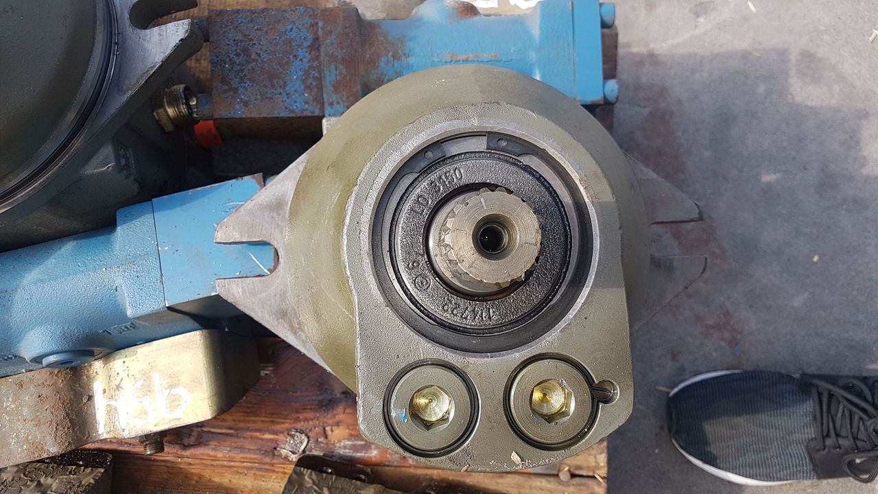 Hydraulic motor MOTOR DE TRASLACION FMV140 PARA LIEBHERR R954B LI