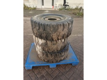 Michelin Bridgestone Dunlop 300 15 Tires For Sale At Truck1 Id