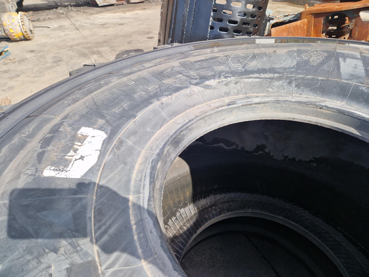 Wheel and tire package MICHELIN 29,5R25 SIN USAR