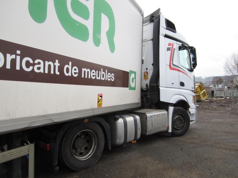 Tractor unit Mercedes Actros 1845