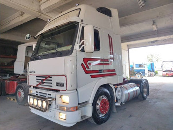 Tractor unit VOLVO FH16