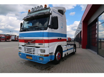 Tractor unit VOLVO FH16 520