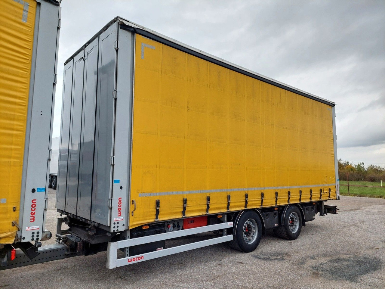 Curtainsider truck Wecon PC Tandemanhänger Durchladbar 19 Paletten