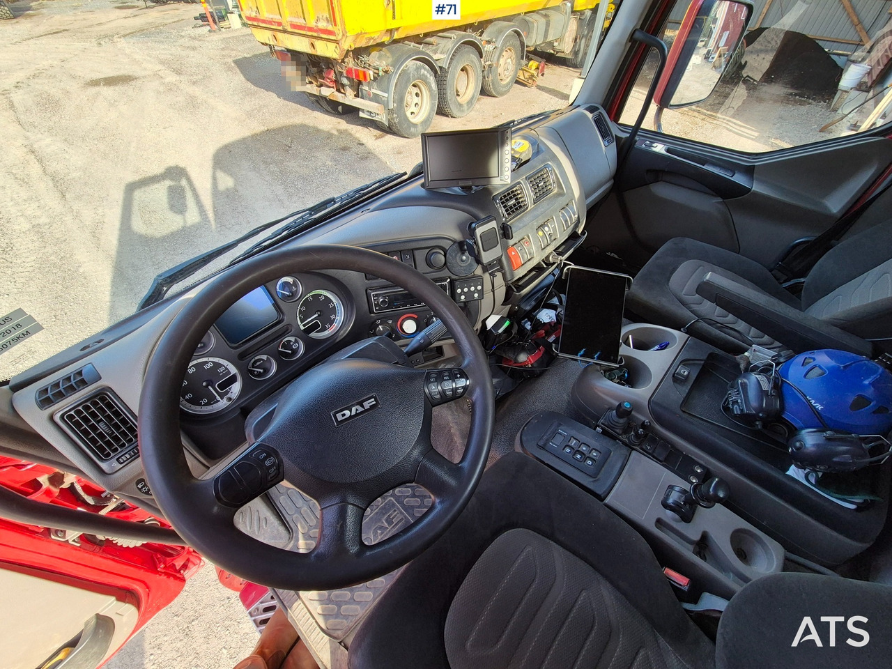 Hook lift truck DAF LF55 Hook pallet