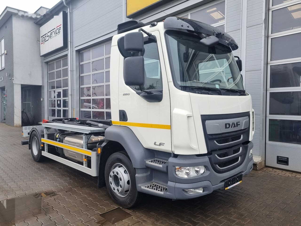 Hook lift truck DAF LF 55 260