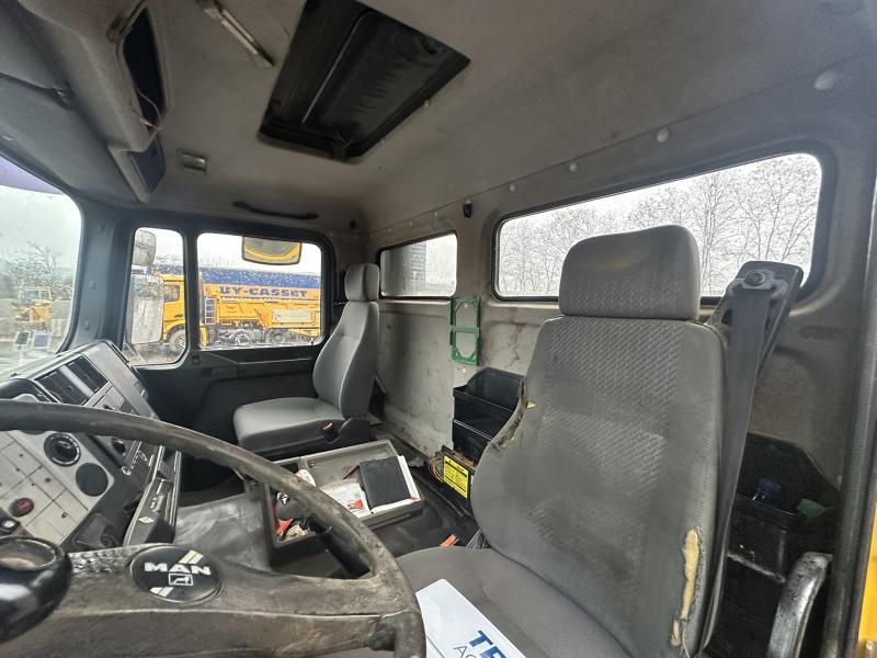 Hook lift truck MAN 27-343
