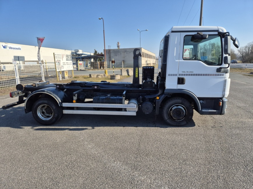 Hook lift truck MAN TGL 12.180 hákový