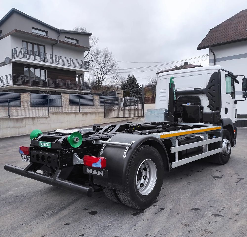 Hook lift truck MAN TGM 18.290