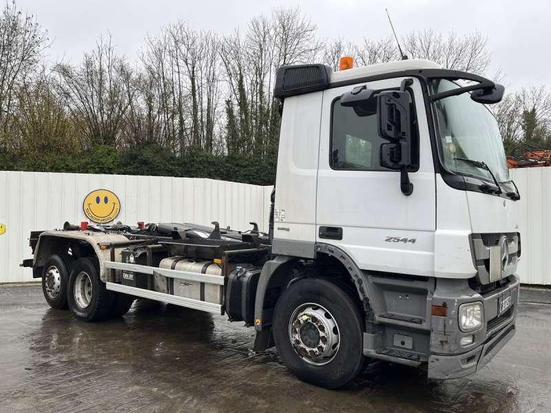 Hook lift truck Mercedes ACTROS 2544