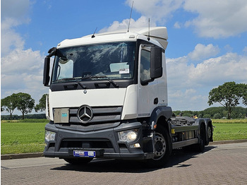 Hook lift truck Mercedes-Benz ACTROS 2543 6X2 STEERAXLE HOOK