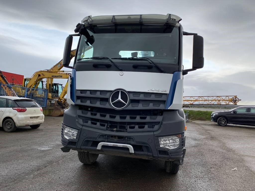 Hook lift truck Mercedes-Benz AROCS 3243 /HIAB Origine Française