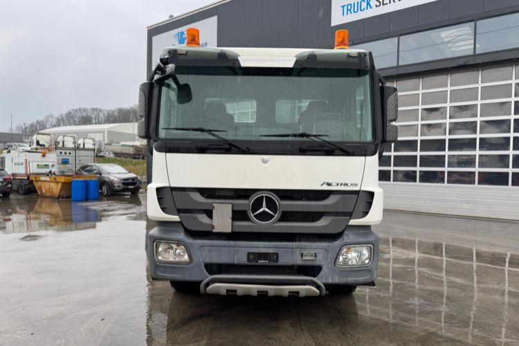 Hook lift truck Mercedes-Benz Actros 2644 6x4 Hiab