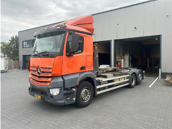 Hook lift truck Mercedes-Benz Antos 2842 met Hyva 26T Haakarmsysteem 