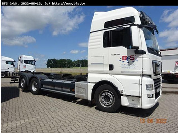 Container transporter/ Swap body truck MAN TGX 26.500 6x2-4 LL Standard Wechsler: picture 3