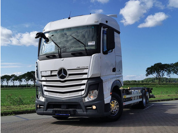 Container transporter/ Swap body truck MERCEDES-BENZ Actros 2546