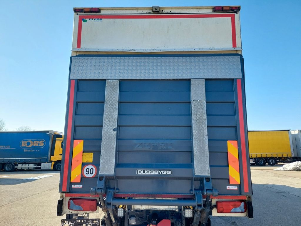 Refrigerator truck MAN TGX 26.400 Carrier Supra 6x2