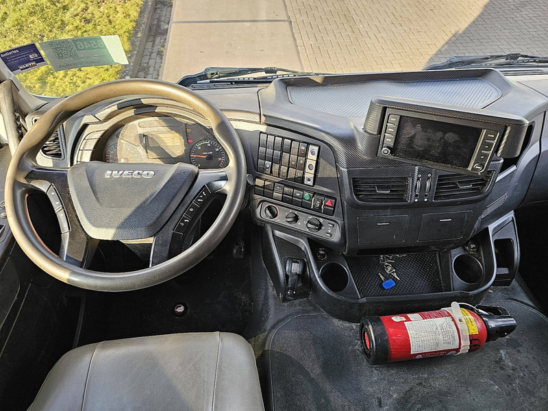 Tipper Iveco AT260T45 TRAKKER HIAB XS144