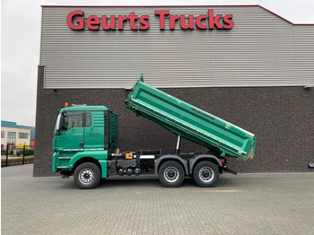 Tipper MAN TGX 26.560 6X4 BB + 3 ZIJDIGE KIPPER/TIPPER BORD 