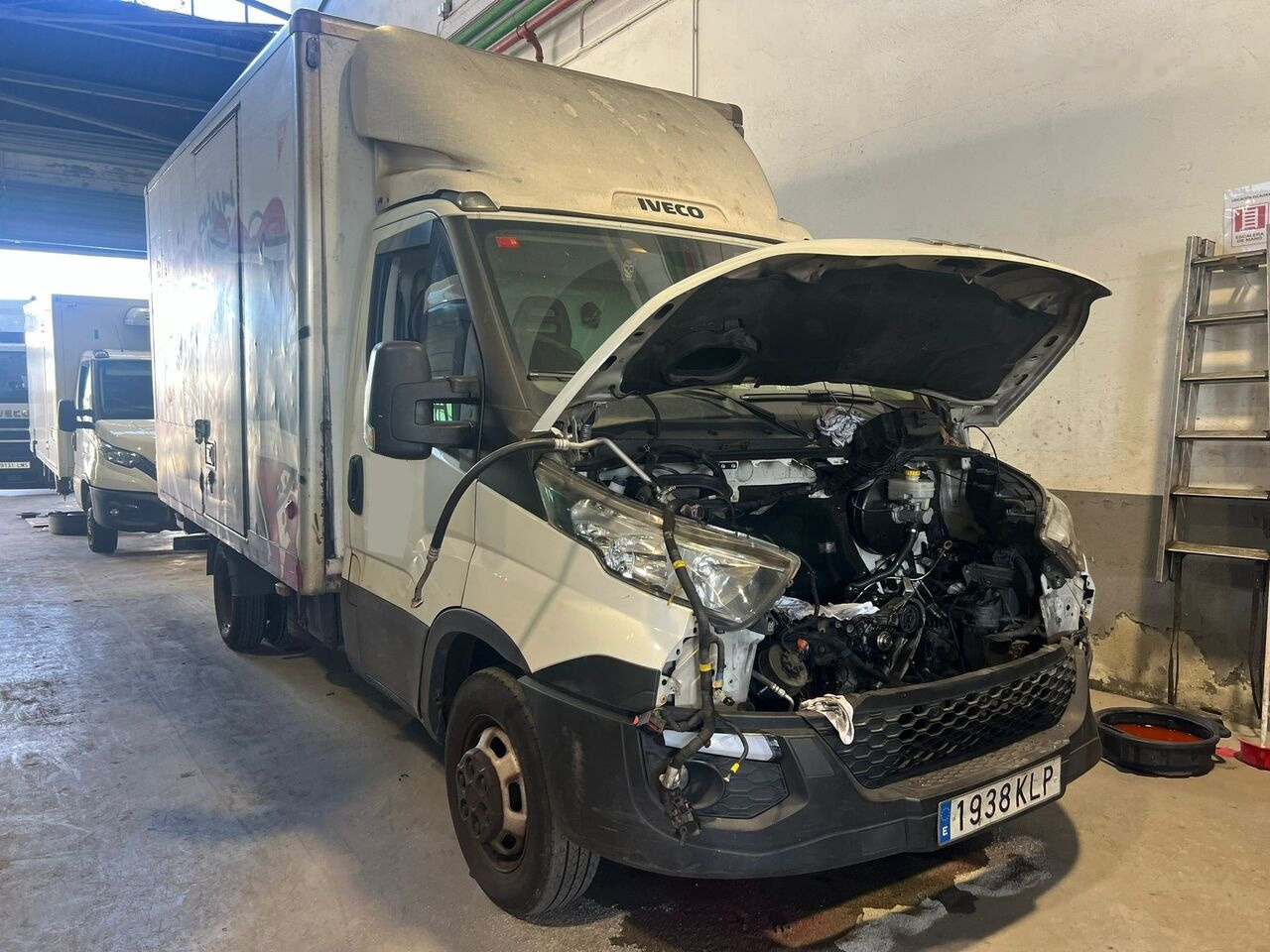 Box van IVECO DAILY 35C14