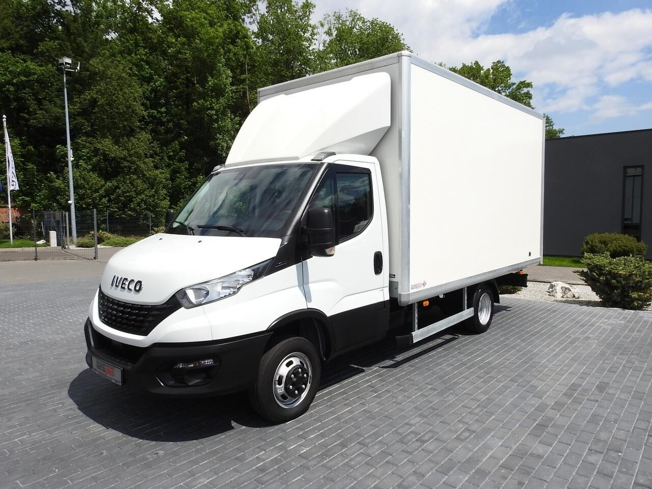 Box van IVECO DAILY 35C14 KONTENER 8 PALET TEMPOMAT KLIMATYZACJA AUTOMAT HI-MA