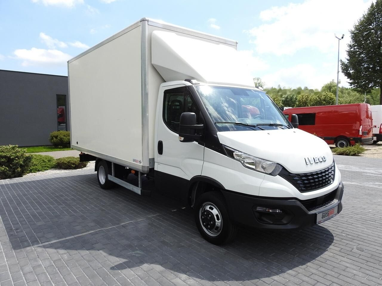 Box van IVECO DAILY 35C14 KONTENER 8 PALET TEMPOMAT KLIMATYZACJA AUTOMAT HI-MA