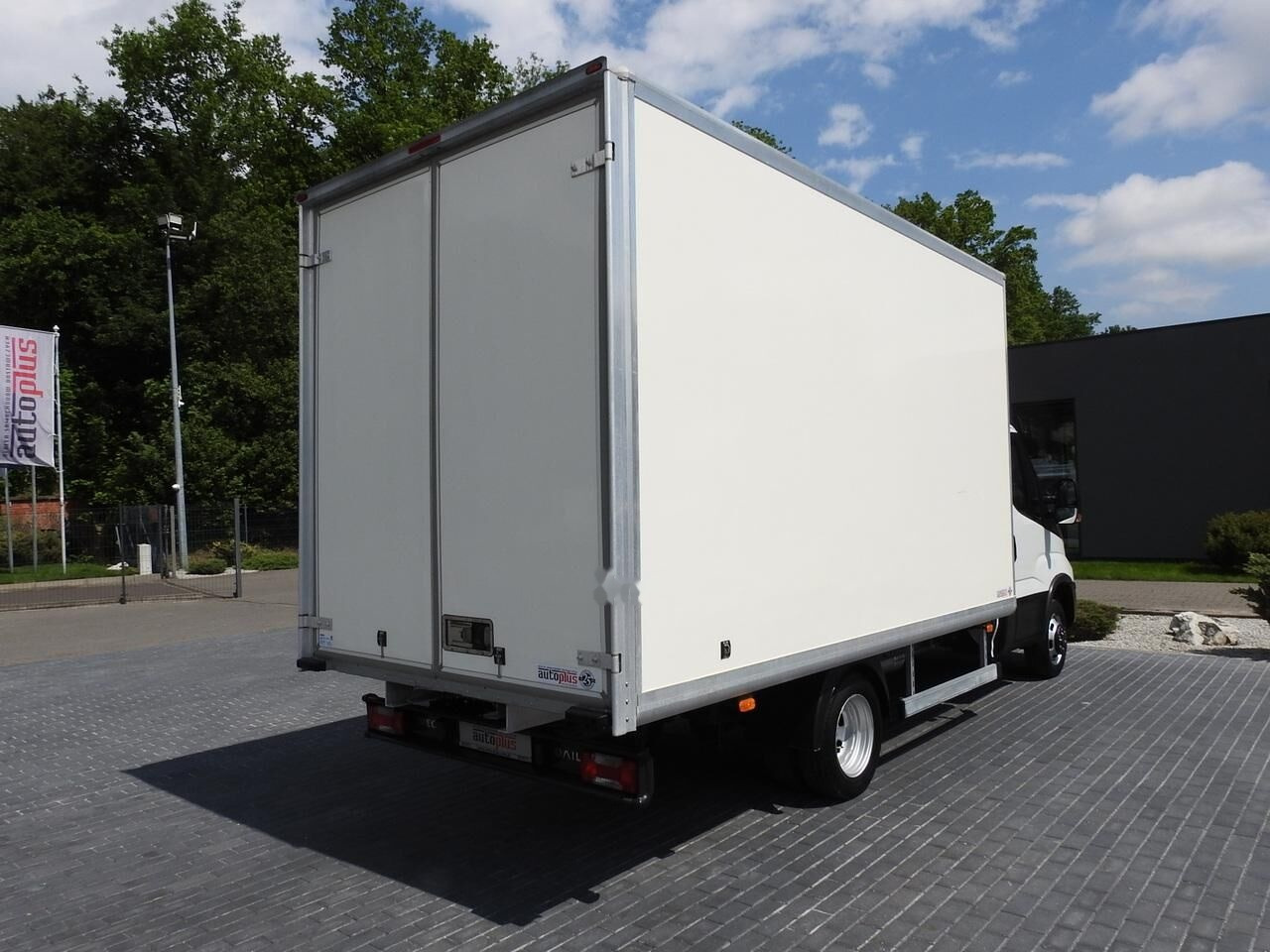 Box van IVECO DAILY 35C14 KONTENER 8 PALET TEMPOMAT KLIMATYZACJA AUTOMAT HI-MA