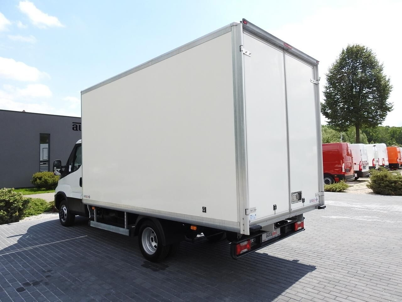 Box van IVECO DAILY 35C14 KONTENER 8 PALET TEMPOMAT KLIMATYZACJA AUTOMAT HI-MA