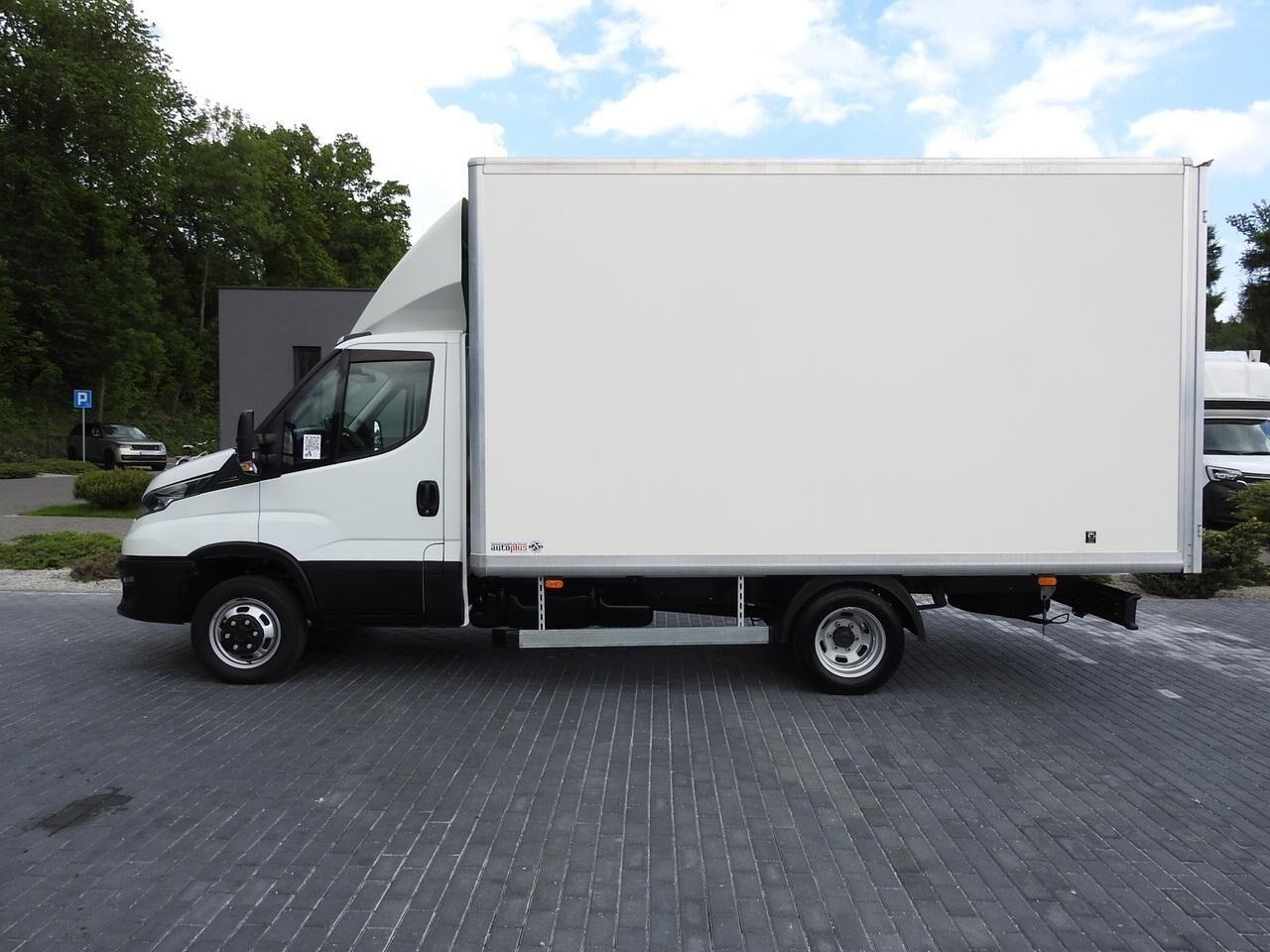 Box van IVECO DAILY 35C14 KONTENER 8 PALET TEMPOMAT KLIMATYZACJA AUTOMAT HI-MA