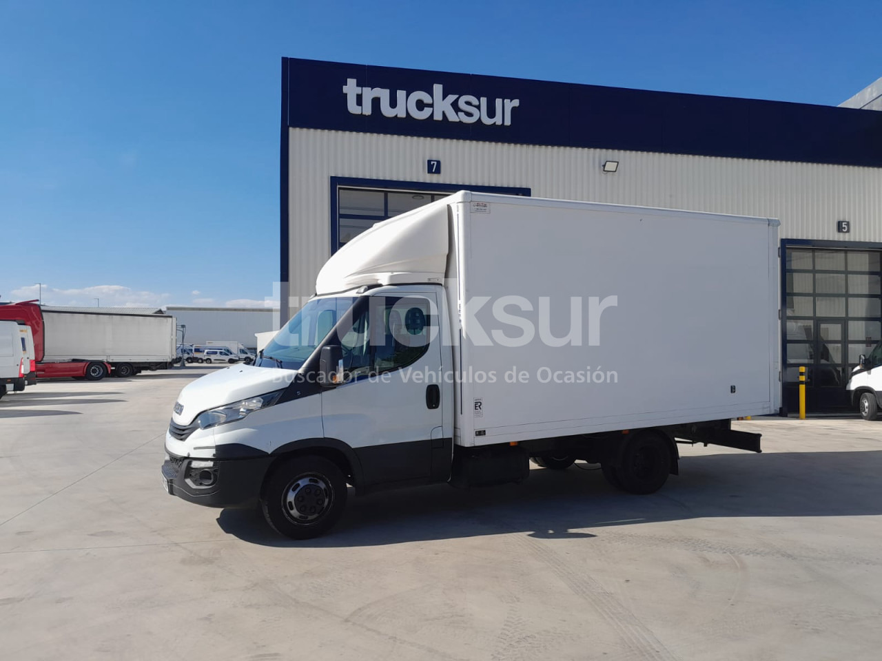 Box van IVECO DAILY 35C16