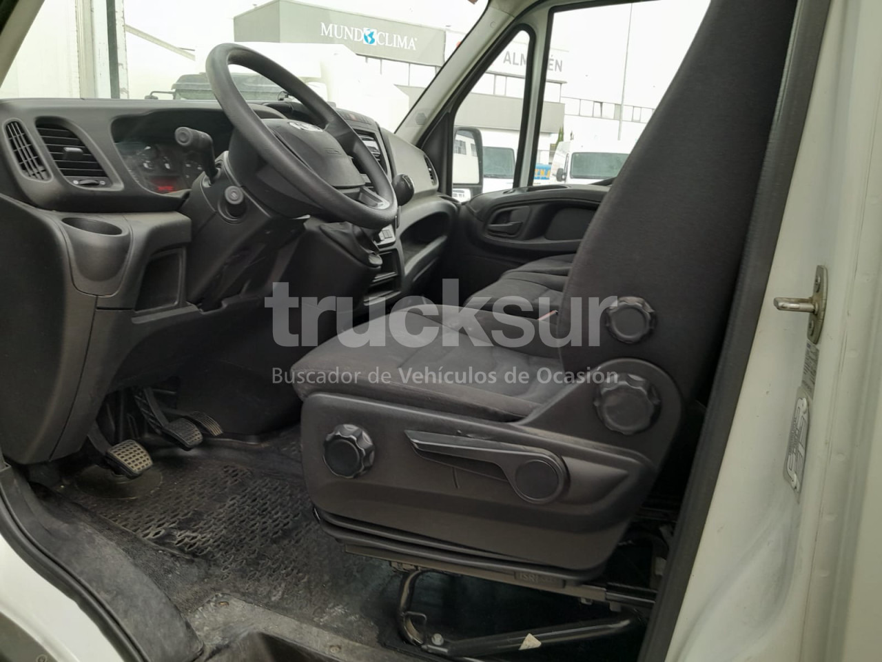 Box van IVECO DAILY 35C16