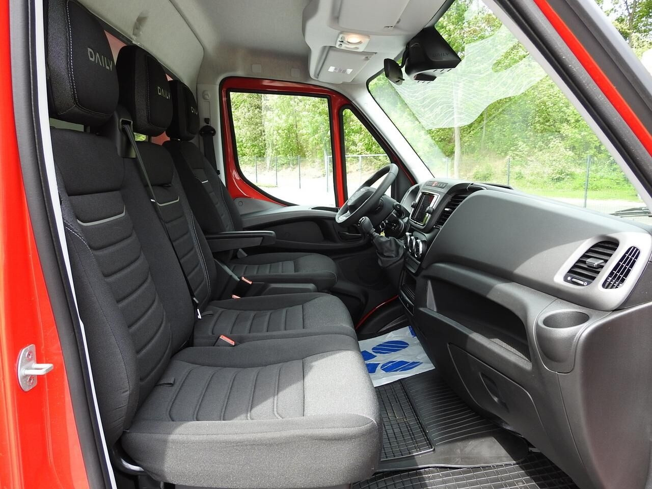 Box van IVECO DAILY 35S18