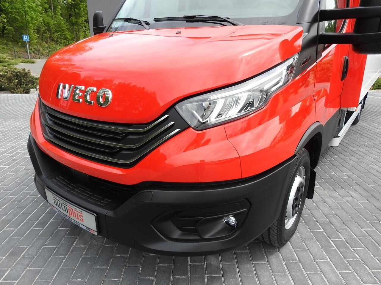 Box van IVECO DAILY 35S18