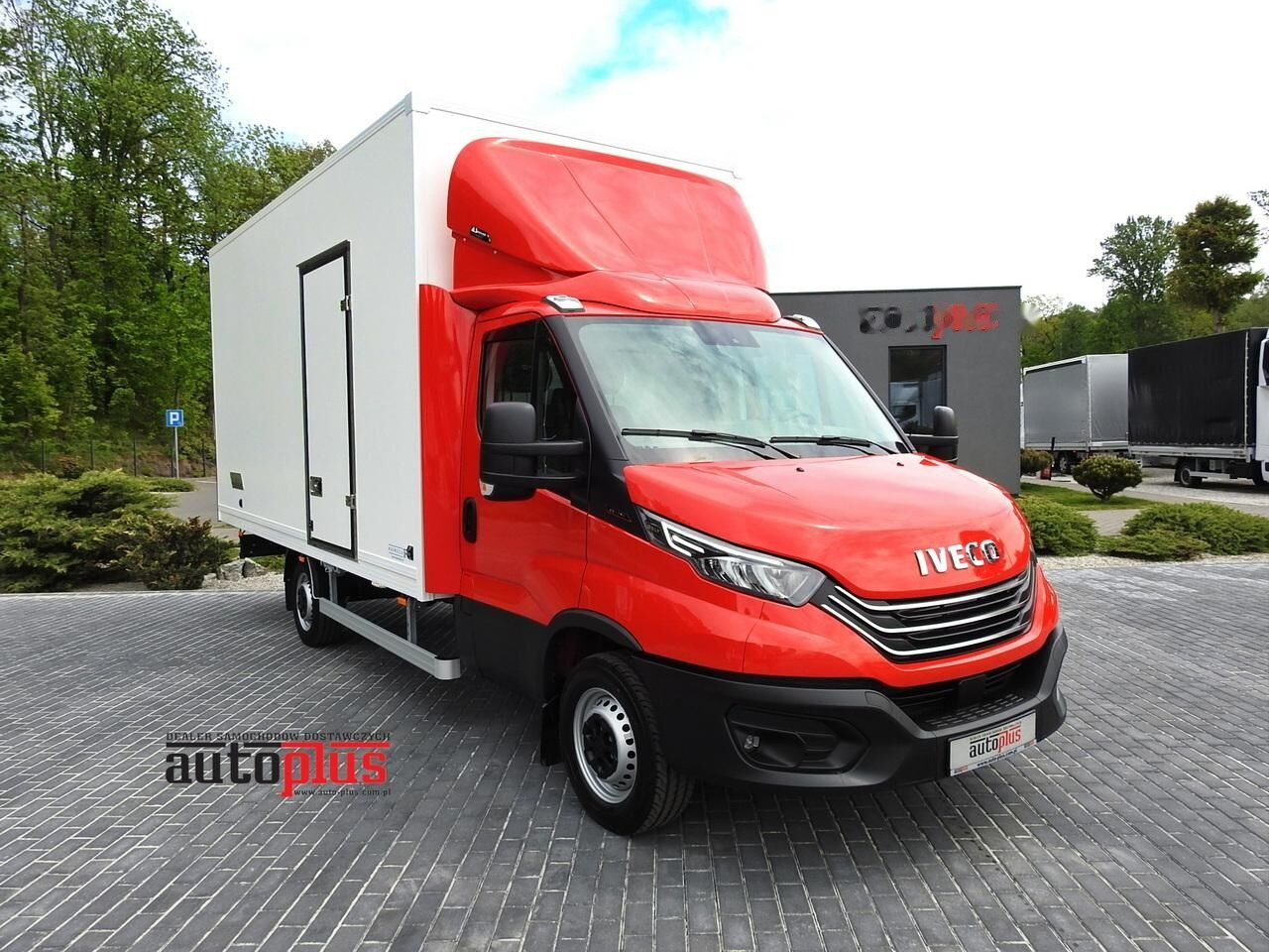 Box van IVECO DAILY 35S18