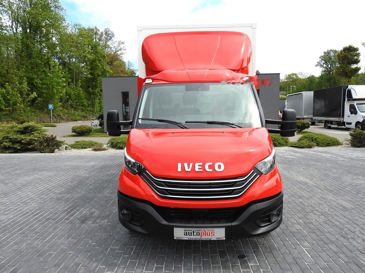 Box van IVECO DAILY 35S18