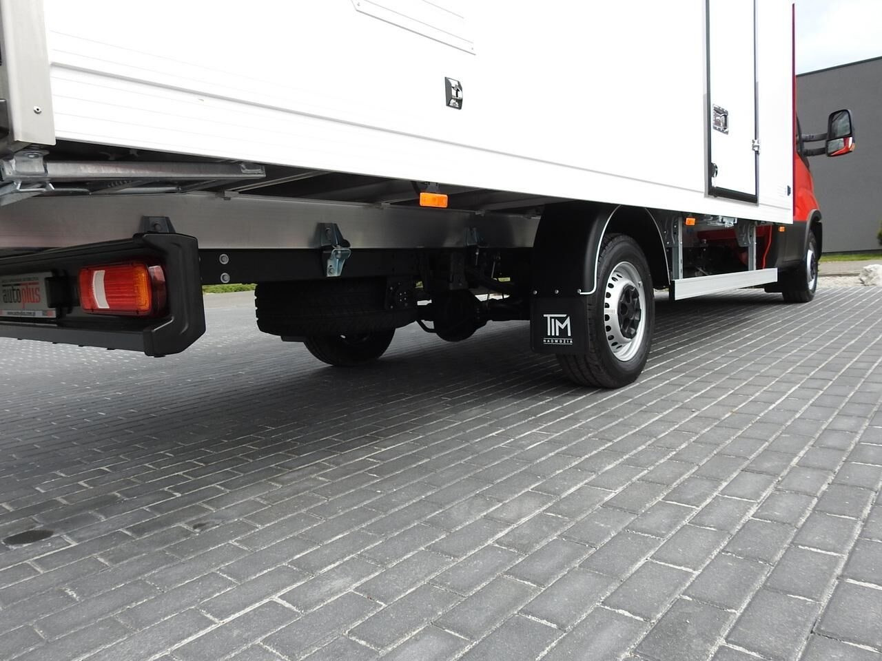 Box van IVECO DAILY 35S18