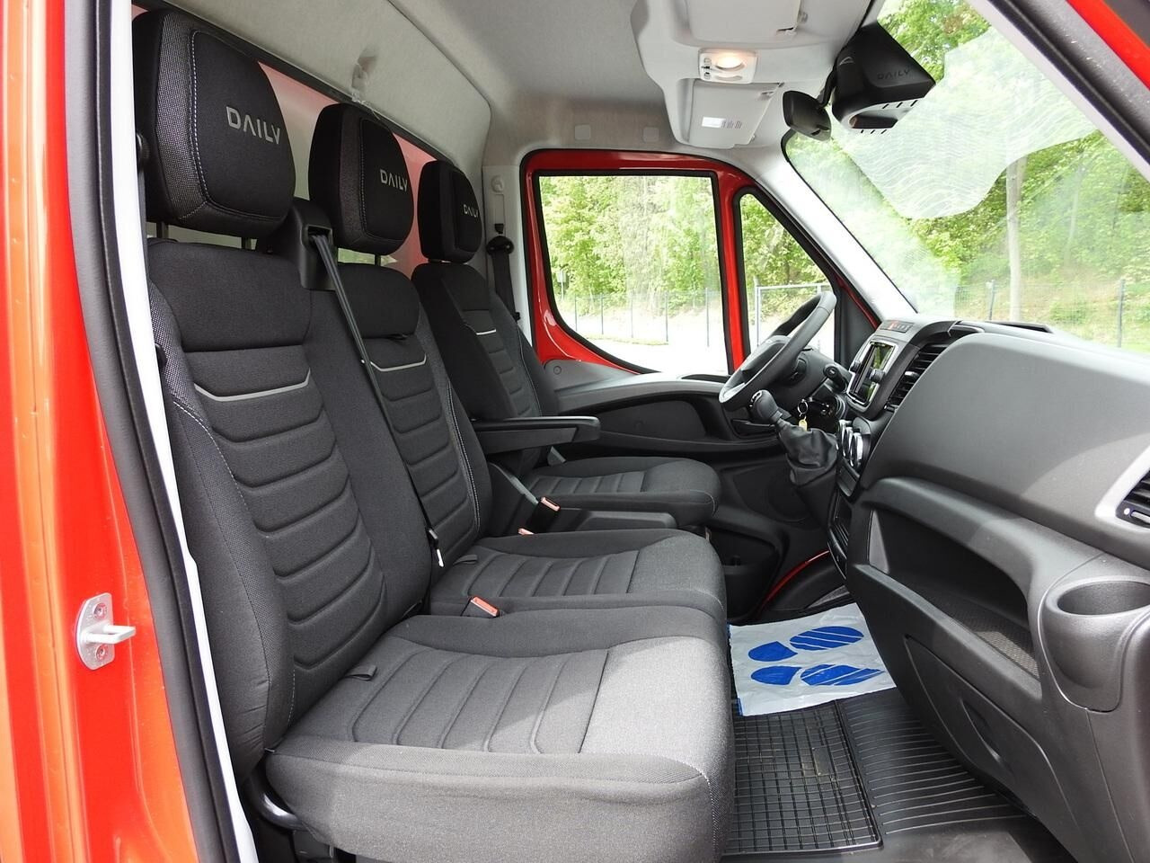 Box van IVECO DAILY 35S18