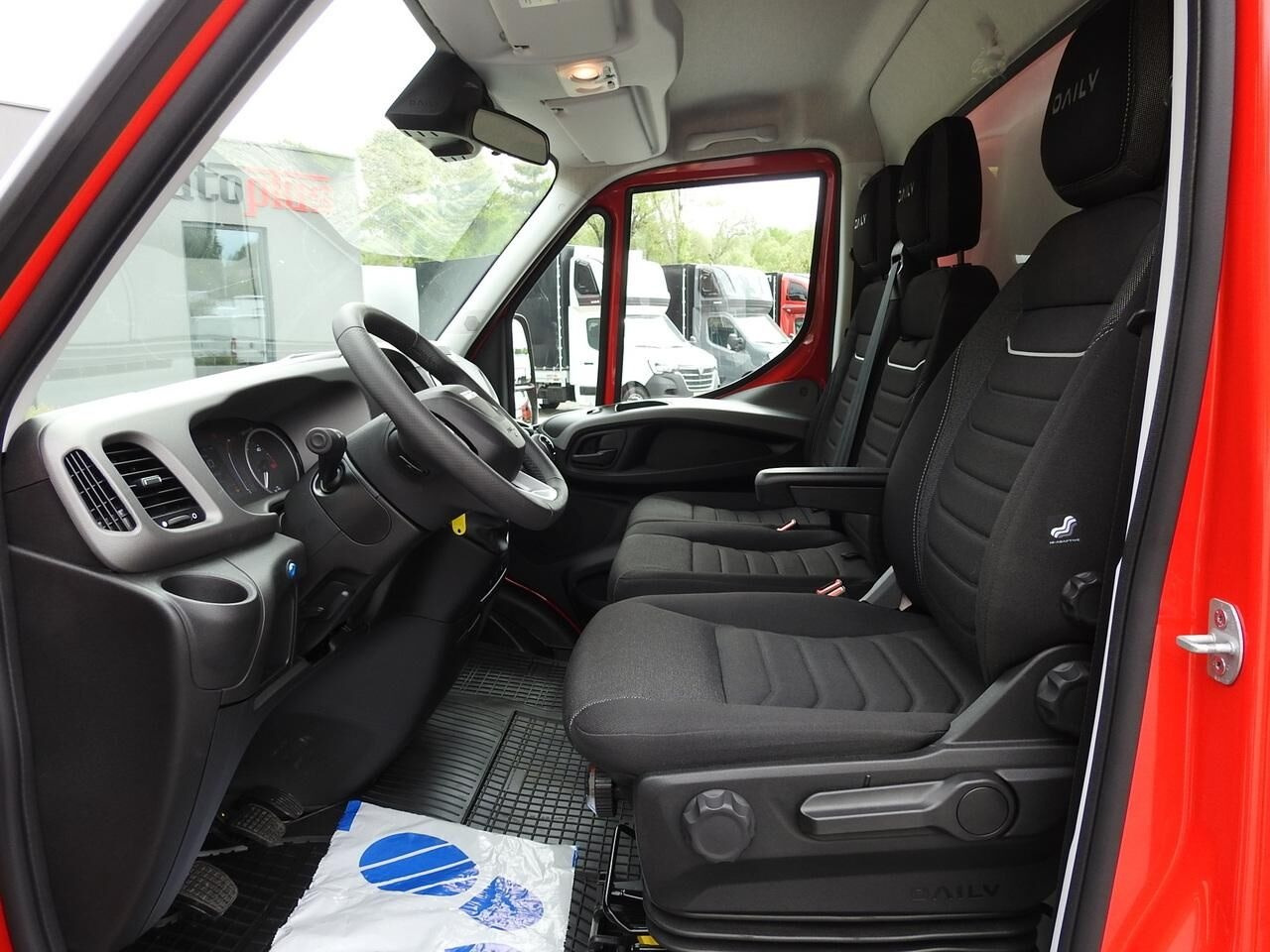 Box van IVECO DAILY 35S18