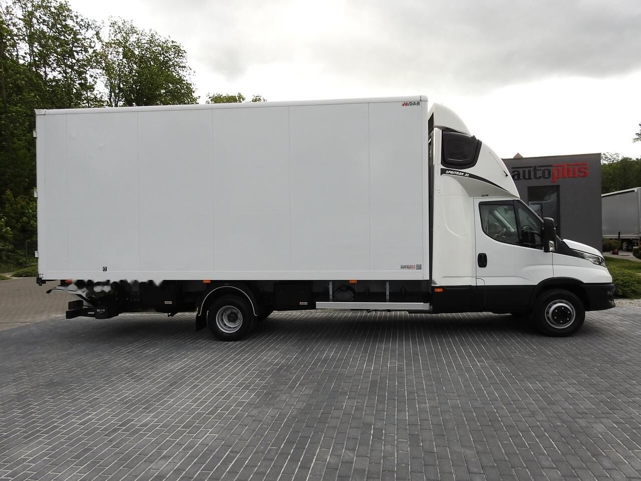 Box van IVECO DAILY 70C18