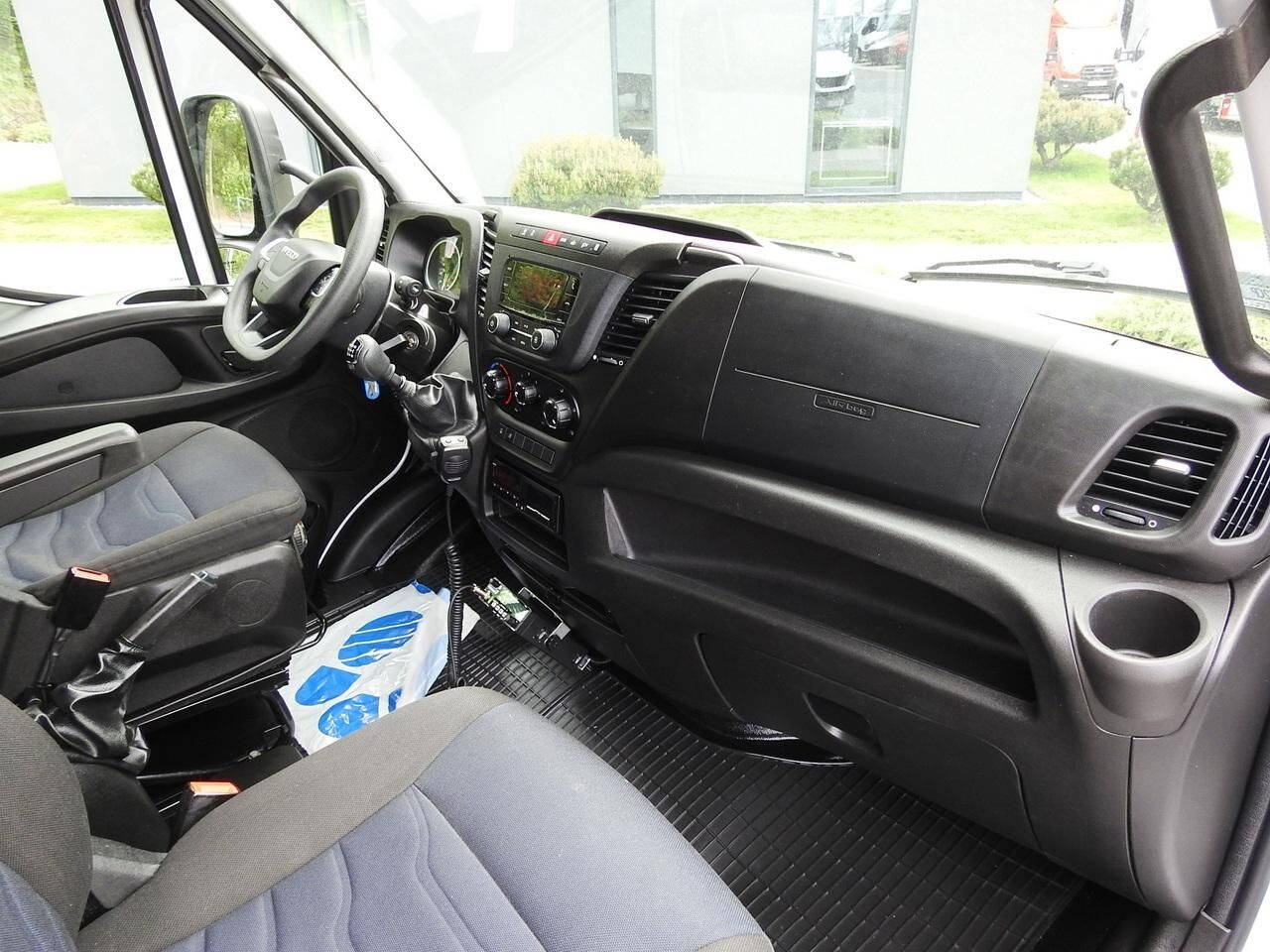 Box van IVECO DAILY 70C18