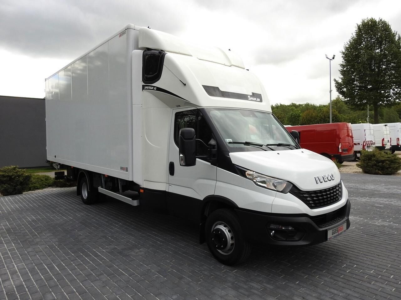 Box van IVECO DAILY 70C18