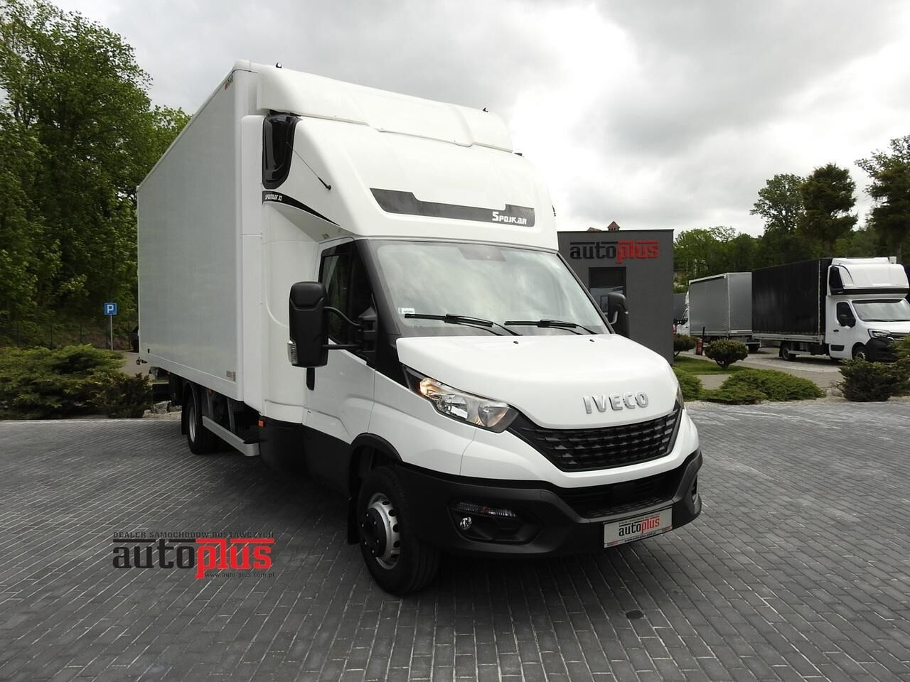 Box van IVECO DAILY 70C18