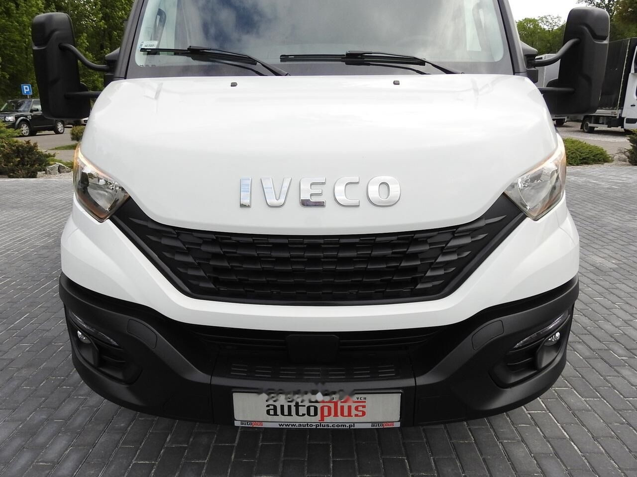 Box van IVECO DAILY 70C18