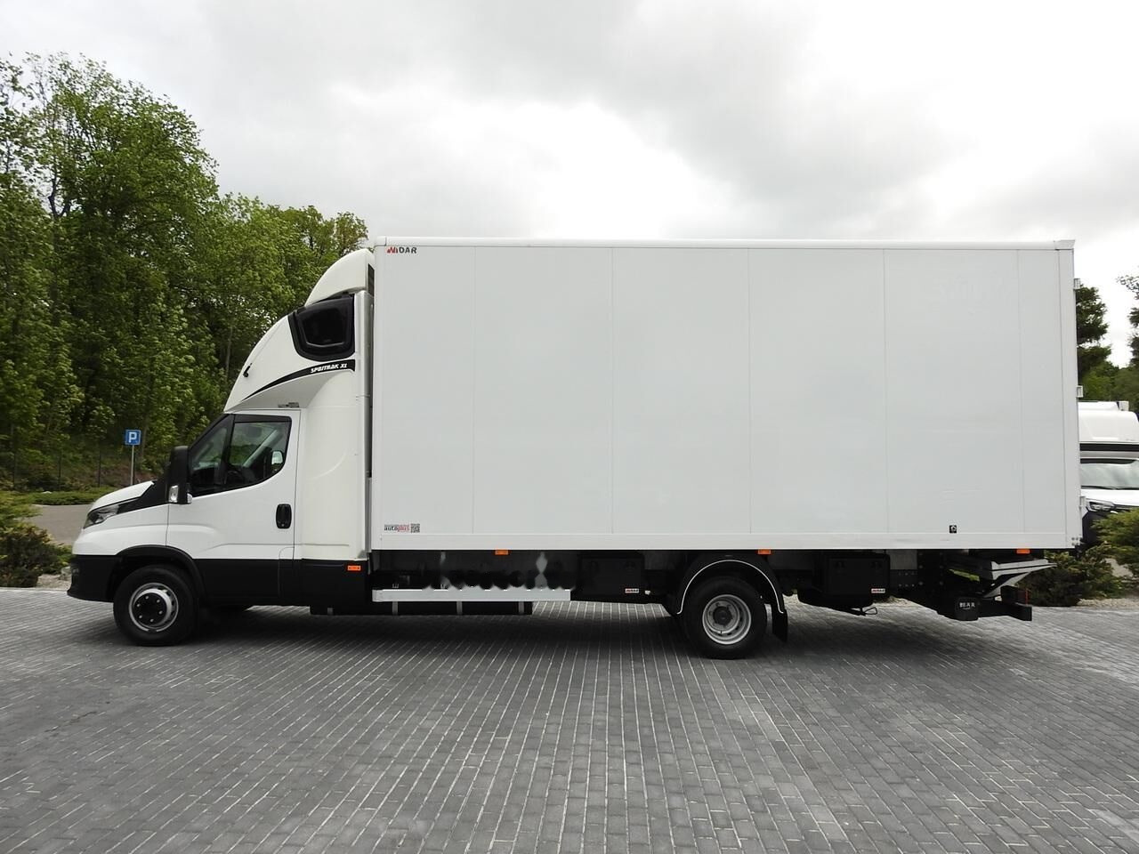 Box van IVECO DAILY 70C18