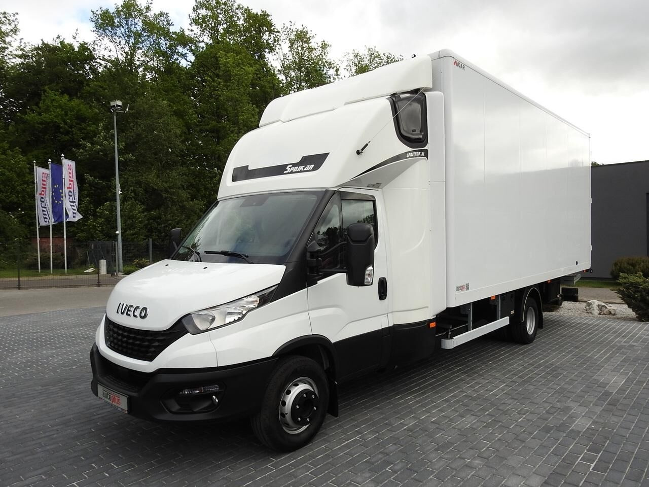 Box van IVECO DAILY 70C18