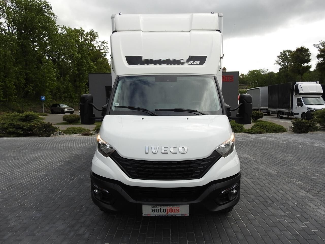 Box van IVECO DAILY 70C18