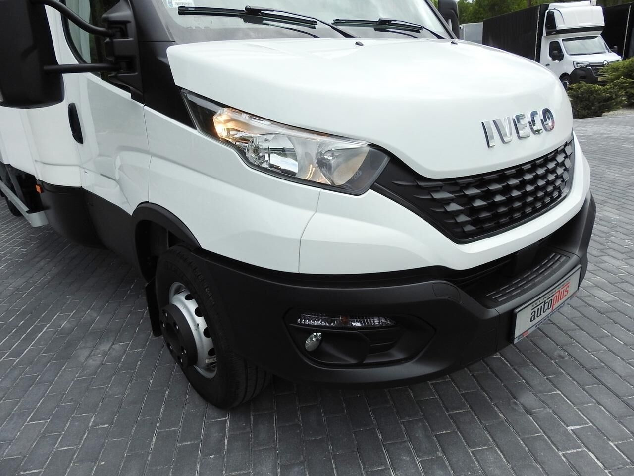 Box van IVECO DAILY 70C18